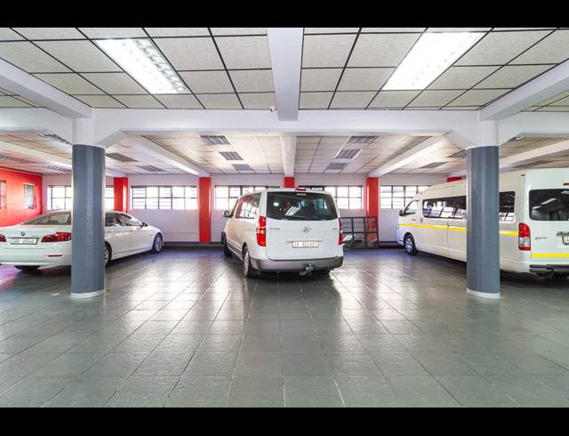 275M² BUILDING TO LET IN WOODSTOCK